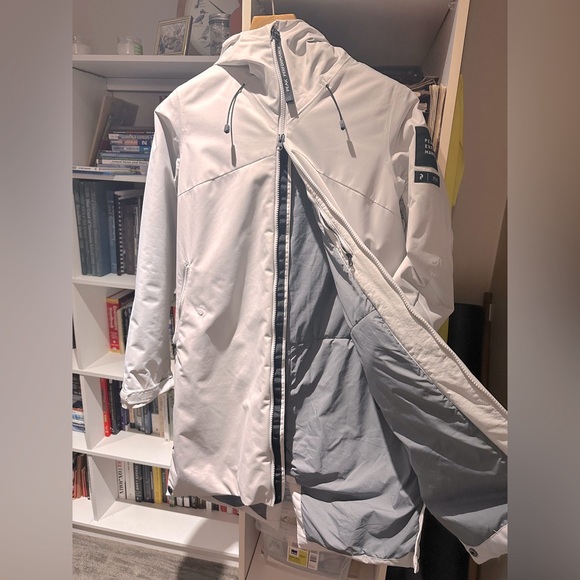 Peak Performance W’s Sapphire Parka - Winter coat - Picture 4 of 5